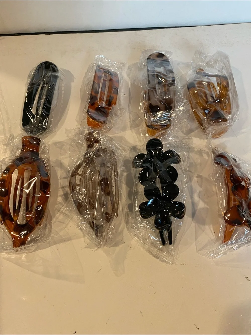 NIP 8-piece Assorted Hair Claw Clips